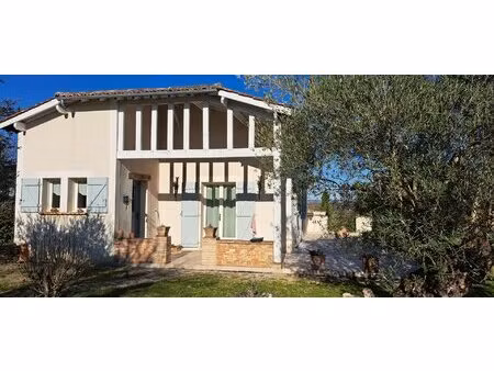 ensemble immobilier en très bon état comprenant deux maisons d'habitations de 115m2 et...