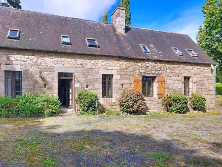 ensemble de 4 maisons en pierre avec piscine couverte