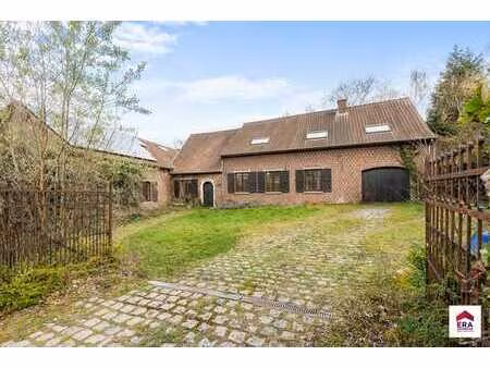 fermette avec beaucoup de potentiel à vendre à ternat