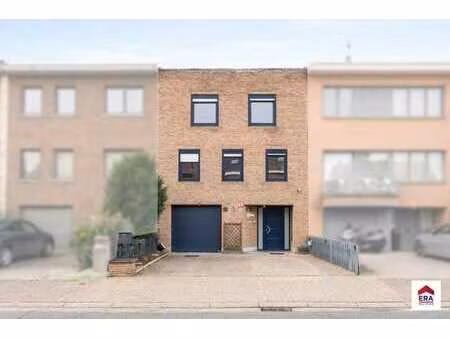 magnifique maison 4 chambres avec jardin et garage