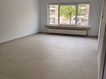 appartement rénové 2 chambres avec balcon