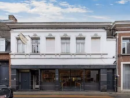 gunstig gelegen handelspand te huur.