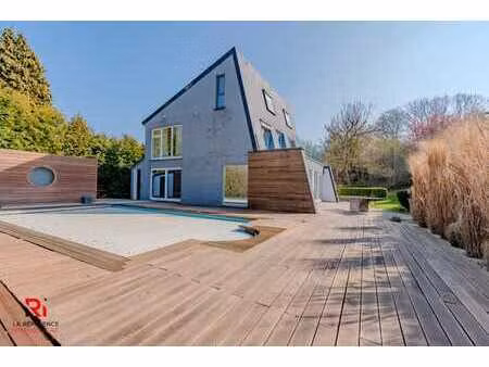 superbe villa 4 façades avec piscine loverval