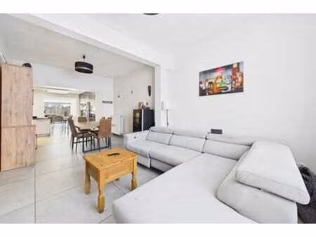 charmante maison 3 chambres à kain avec piscine!