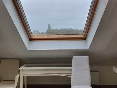 studio avec sdb privée et cuisine partagee