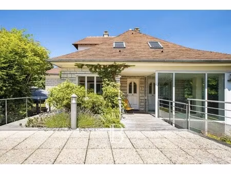 maison de luxe à vendre dans le quartier nord