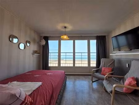 studio meublé avec vue sur la mer