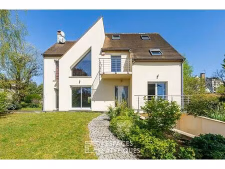 la maison d'architecte et son jardin bucolique