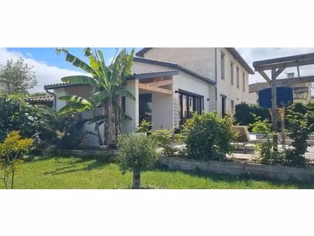 belle propriété en pierre idéalement placée à galgon