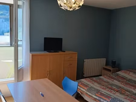 location meublée appartement 1 pièce 25 m² à cahors (46000)  400 €
