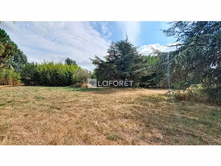 secteur villaudric terrain au calme de 520 m² environ !