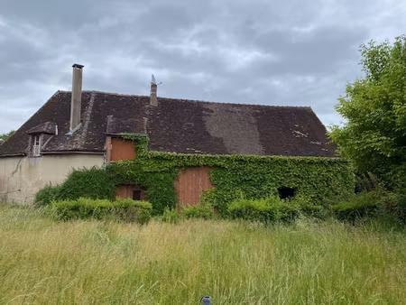 bel ensemble immobilier composé de trois bâtiments