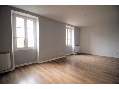 appartement 2 pièces - proche centre ville - dourdan