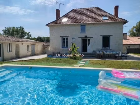 charme de la maison en pierre avec piscine