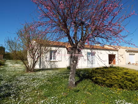 maison plain pied   jardin et garage dans quartier calme proche centre ville