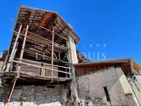 authentique fuste – a rénover – jardin – vues majestueuses – idéalement située – unique !