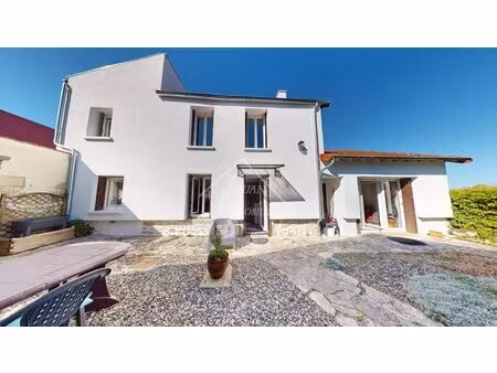 maison deux chambres  grange et jardin