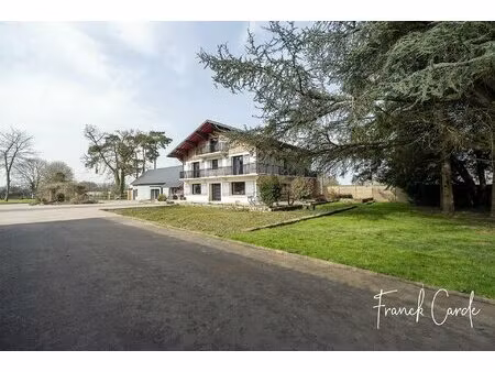 à vendre propriété de caractère sur 1 2 hectare  au coeu