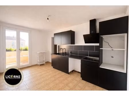 spacieux appartement traversant t4 de 87m2 avec balcon