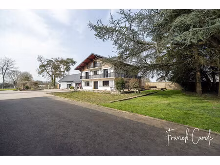 à vendre – propriété de caractère sur 1 2 hectare  au coeu