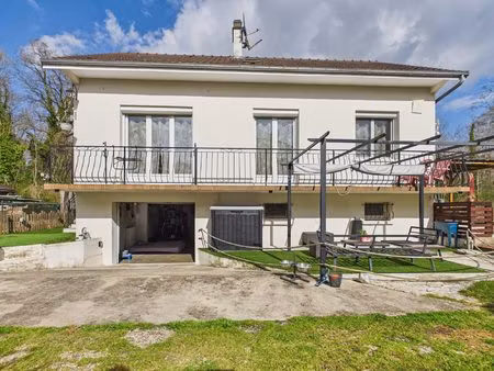 située à villechetif