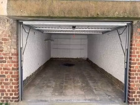 diamant - box de garage fermé 18 m²  bon état