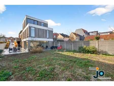 maison familiale unique et spacieuse comprenant 5 à 7 cha...