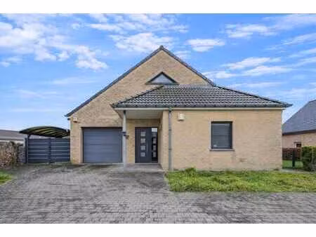 charmante villa de plain-pied avec grand jardin et garage