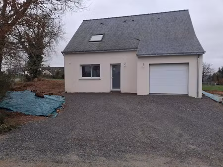 location maison 4 pièces 84 m² à les fougerêts (56200)  970 €