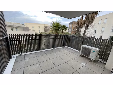 appartement t2 de 44m2 hab   terrasse et parking à baillargu