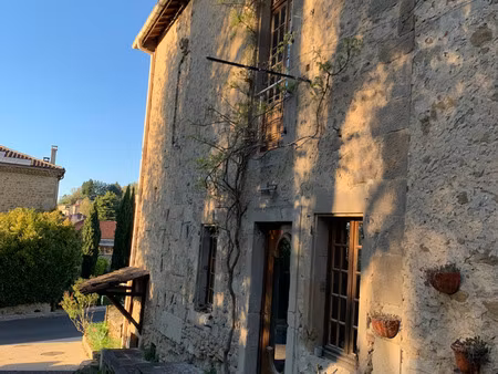 claveyson (drôme) – propriété du xvie siècle avec chambres d’hôtes et jardin d’exception