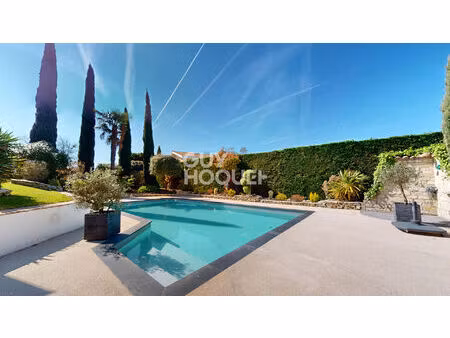 villa t5 avec piscine sur une parcelle d'environ 1 200 m2