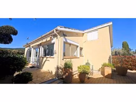 maison avec piscine et terrasse roquebrune-sur-argens (83)