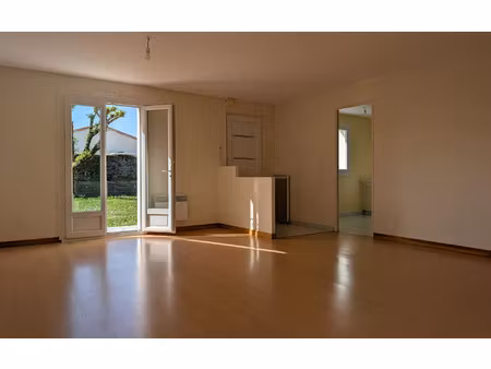 location maison  m² t-4 à vaux-sur-mer  1 223 €