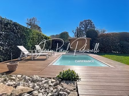 villa familiale avec piscine et pool house  environ 148m2 dont 133 m2 loi carrez  5 chambr