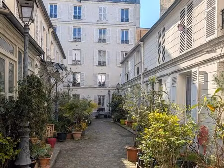 local de 27 32 m² à usage de bureau donnant sur cour calme et