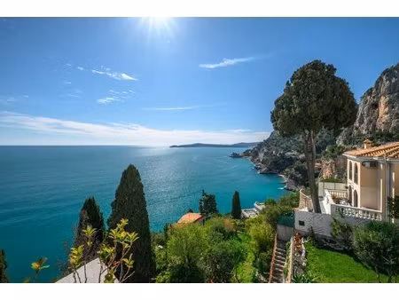 propriété rare avec vue panoramique sur la mer et jardin privé