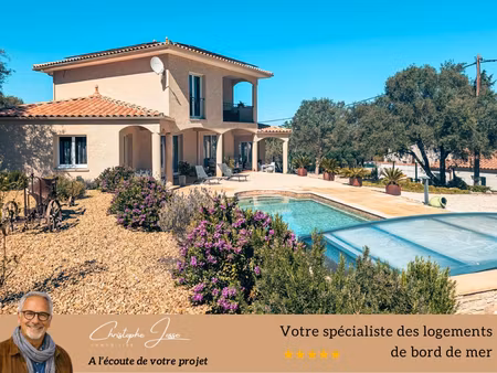 maison d'architecte au charme provençal avec piscine  double garage