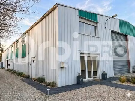 location entrepôt 700 m²