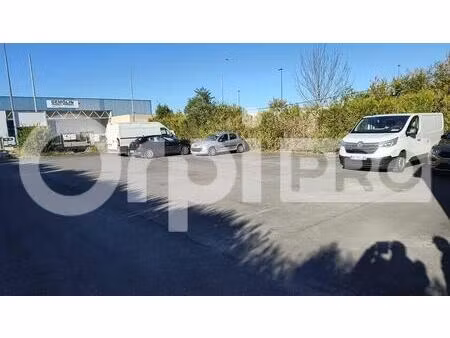 location local d'activités 210 m²