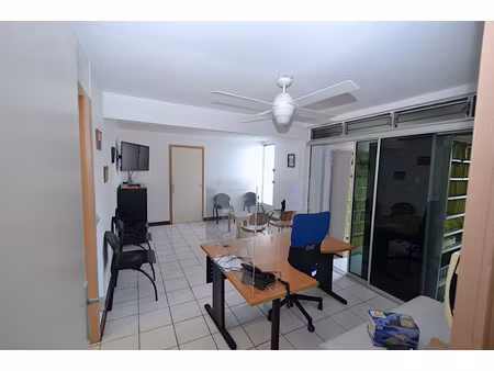 appartement t4 divisé en 3 unités pour professions libérales