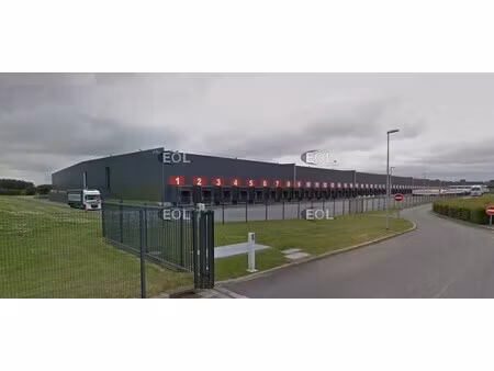 location entrepôt 64 128 m²