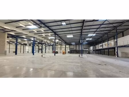 location entrepôt 6 283 m² à 10 682 m²