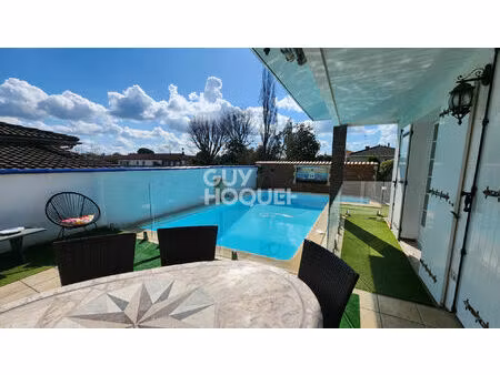 maison le passage  3 chambres  2 garages  piscine