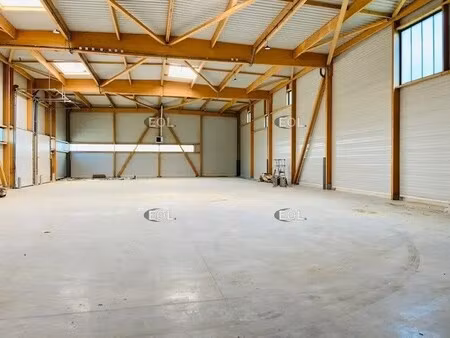 location local d'activités 1 226 m²