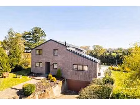 superbe maison 4 façades offrant de beaux volumes dans un qu