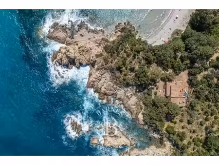 plage de canella  sari-solenzara  pied dans l'eau  accès privé plage.