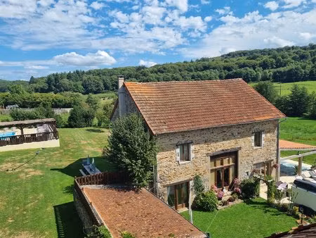 a vendre : un gîte de vacances établi  clé en main  comprenant 3 spacieuses maisons de...