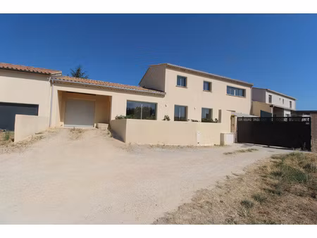 spacieuse maison recente avec vue panoramique