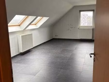 appartement a deux pas des commerces et autoroutes